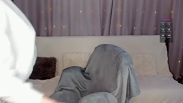 Snapshot of LisaMooore chatting on 01.11.25 LisaMooore online show from 01.11.25