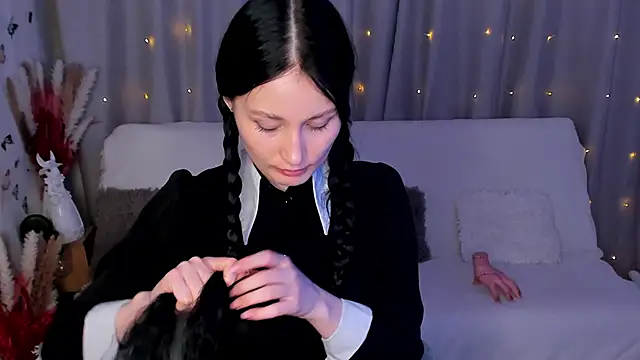 Snapshot of LisaMooore chatting on 02.13.25 LisaMooore online show from 02.13.25