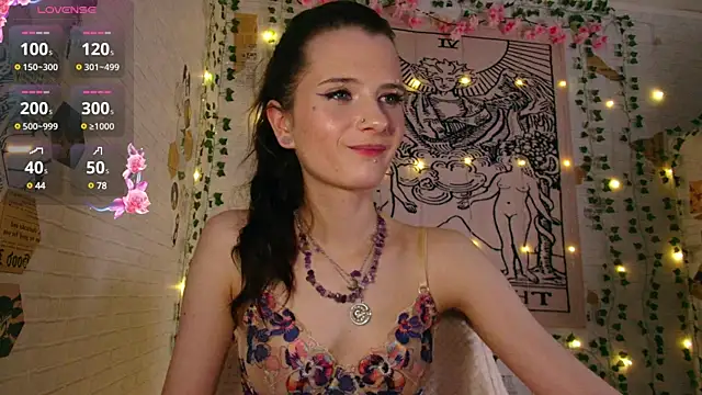 Snapshot of summerhazeee chatting on 03.15.25 summerhazeee online show from 03.15.25