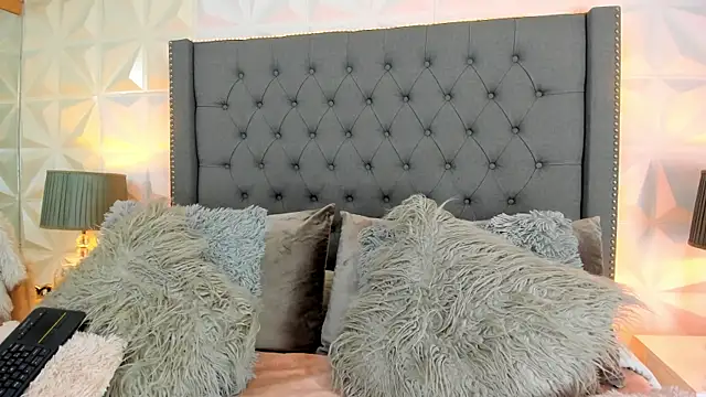 Snapshot of sarah_salis_ chatting on 01.16.25 sarah salis online show from 01.16.25