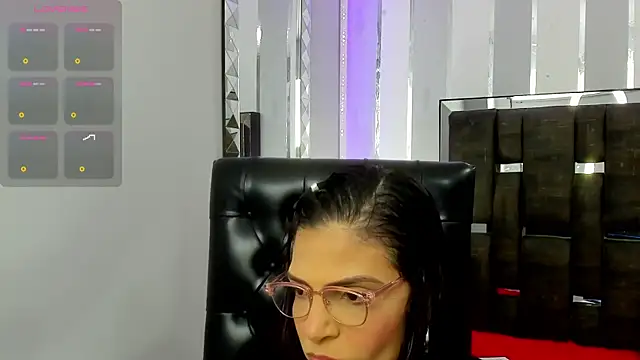 Snapshot of KatteMoss chatting on 03.07.25 KatteMoss online show from 03.07.25