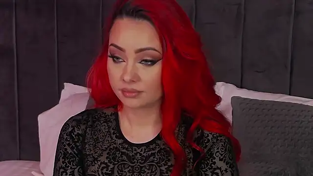 Snapshot of Emmelyn chatting on 02.20.26 Emmelyn online show from 02.20.26