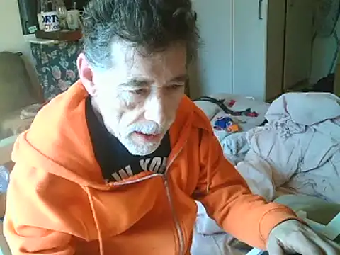 Snapshot of DaddyQuimHot chatting on 02.04.25 DaddyQuimHot online show from 02.04.25