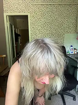 Snapshot of EsterHotMilf chatting on 06.17.26 EsterHotMilf online show from 06.17.26