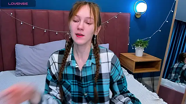 Snapshot of VanillaKelly chatting on 02.03.25 VanillaKelly online show from 02.03.25