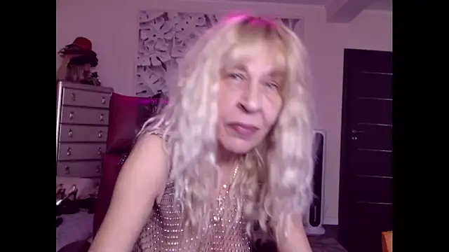 Snapshot of HornyMilf_555 chatting on 10.09.25 HornyMilf 555 online show from 10.09.25