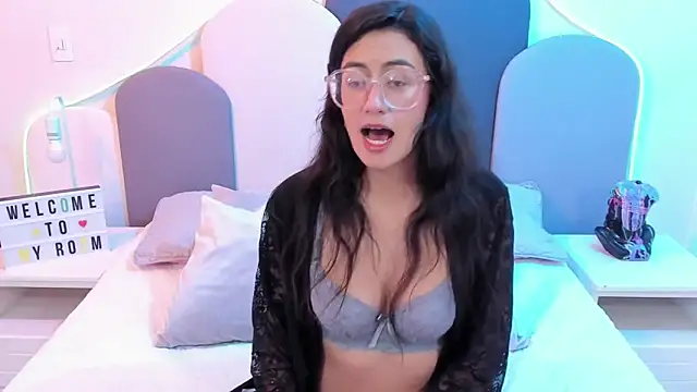 SophieGomez22 online show from 02.28.25