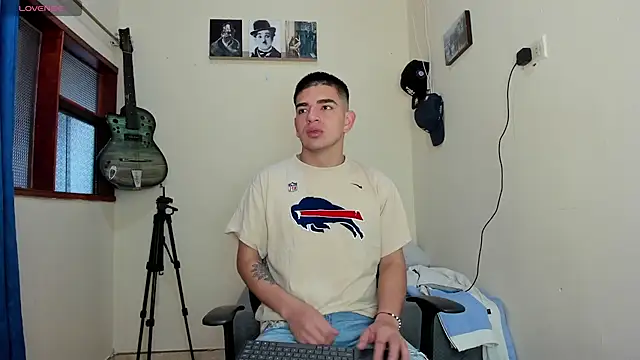 Snapshot of Ares_Johnson chatting on 01.28.25 Ares Johnson online show from 01.28.25
