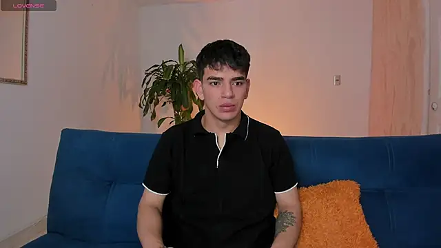 Snapshot of Ares_Johnson chatting on 10.08.25 Ares Johnson online show from 10.08.25
