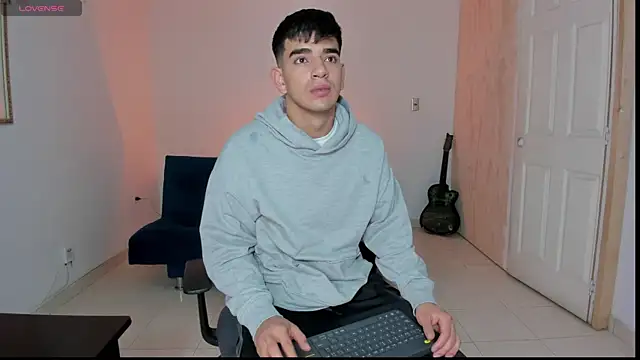 Snapshot of Ares_Johnson chatting on 11.17.25 Ares Johnson online show from 11.17.25