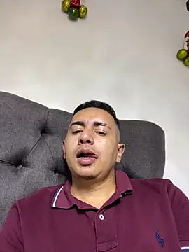 Snapshot of DanielGomez9 chatting on 12.25.24 DanielGomez9 online show from 12.25.24