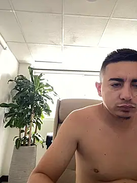 Snapshot of DanielGomez9 chatting on 01.03.25 DanielGomez9 online show from 01.03.25