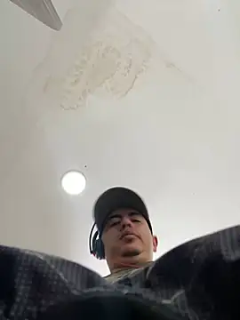 Snapshot of DanielGomez9 chatting on 01.20.25 DanielGomez9 online show from 01.20.25