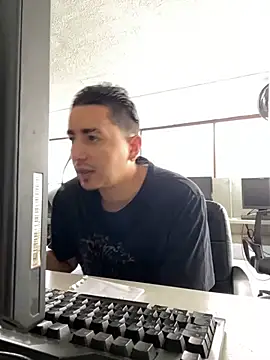 Snapshot of DanielGomez9 chatting on 02.03.25 DanielGomez9 online show from 02.03.25