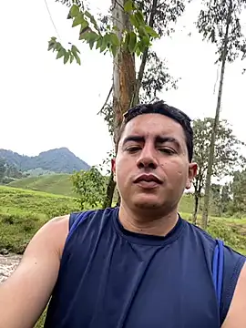 Snapshot of DanielGomez9 chatting on 02.23.25 DanielGomez9 online show from 02.23.25