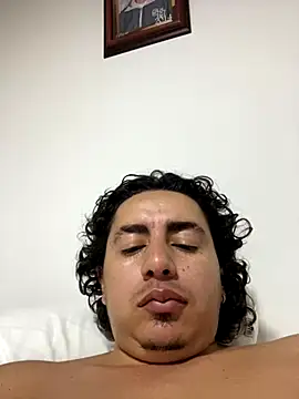 Snapshot of DanielGomez9 chatting on 11.03.25 DanielGomez9 online show from 11.03.25