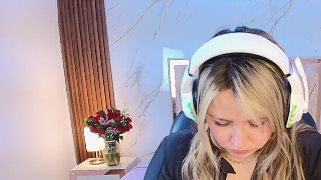 Annie mone online show from 02.20.26