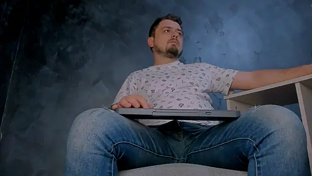 Snapshot of Master_Mark_Wayne chatting on 04.01.26 Master Mark Wayne online show from 04.01.26