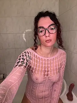 Snapshot of Strawberry_queen91 chatting on 03.06.25 Strawberry queen91 online show from 03.06.25