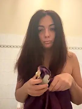 Snapshot of Strawberry_queen91 chatting on 10.03.25 Strawberry queen91 online show from 10.03.25