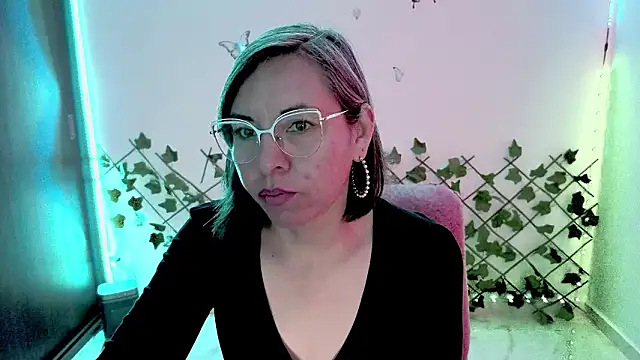 Lady breaks hearts online show from 02.16.26