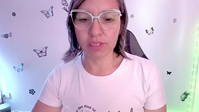 Lady breaks hearts online show from 04.10.26