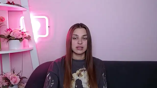 Snapshot of MilanaAngelAs chatting on 04.21.26 MilanaAngelAs online show from 04.21.26