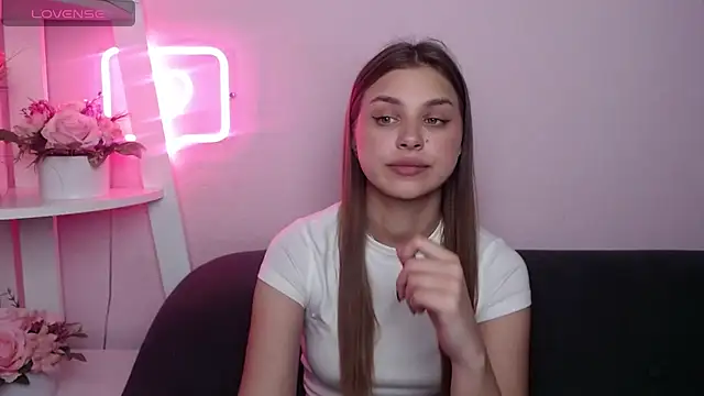 Snapshot of MilanaAngelAs chatting on 05.26.26 MilanaAngelAs online show from 05.26.26