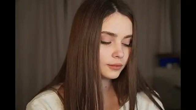 Snapshot of CarmenMoore26 chatting on 12.16.25 CarmenMoore26 online show from 12.16.25