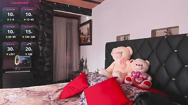 Snapshot of charlottemeyerr chatting on 12.12.24 charlottemeyerr online show from 12.12.24