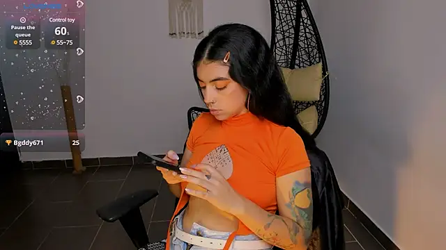 Snapshot of Nina-monroe chatting on 12.10.24 Nina-monroe online show from 12.10.24