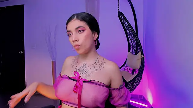 Snapshot of Nina-monroe chatting on 12.15.24 Nina-monroe online show from 12.15.24