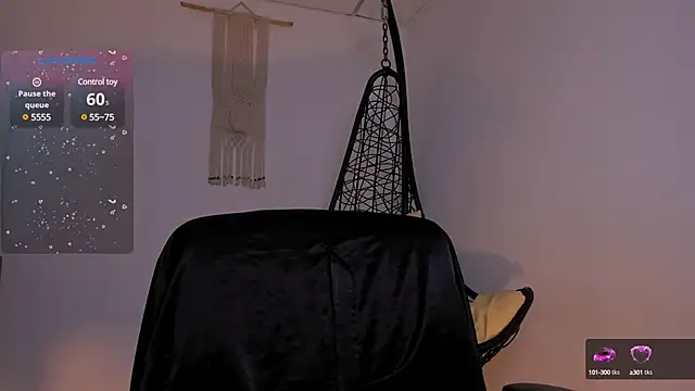 Snapshot of Nina-monroe chatting on 01.10.25 Nina-monroe online show from 01.10.25