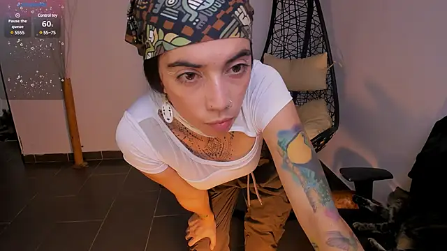 Snapshot of Nina-monroe chatting on 01.22.25 Nina-monroe online show from 01.22.25