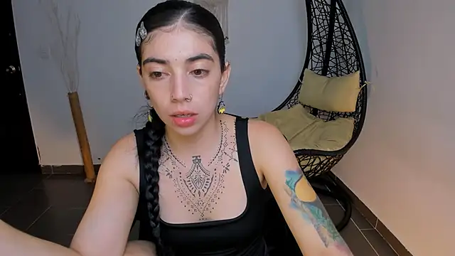 Snapshot of Nina-monroe chatting on 02.13.25 Nina-monroe online show from 02.13.25