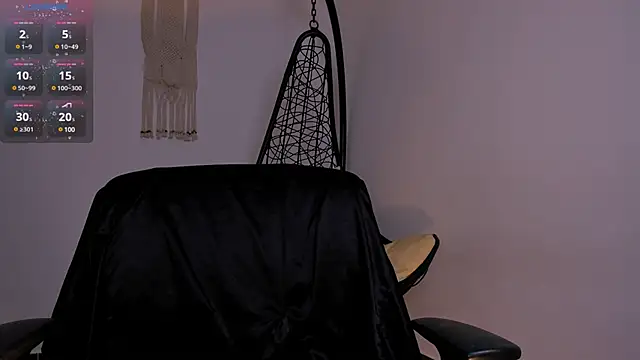 Snapshot of Nina-monroe chatting on 02.16.25 Nina-monroe online show from 02.16.25