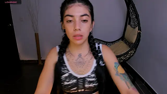 Snapshot of Nina-monroe chatting on 03.11.25 Nina-monroe online show from 03.11.25