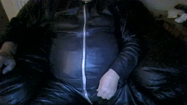 Snapshot of Leatherman63 chatting on 06.05.26 Leatherman63 online show from 06.05.26