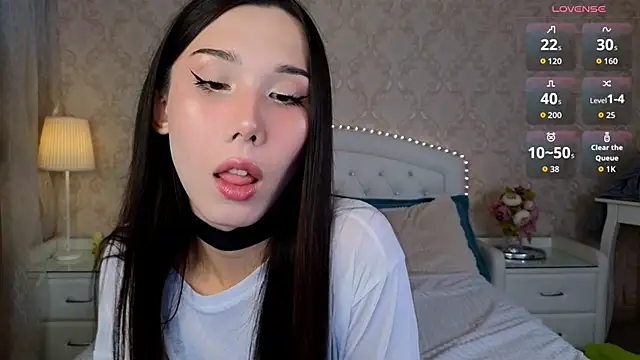 Snapshot of Kaia_Sunshine_Mia chatting on 10.31.25 Kaia Sunshine Mia online show from 10.31.25