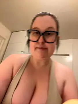 Snapshot of Misssmilf chatting on 10.01.25 Misssmilf online show from 10.01.25