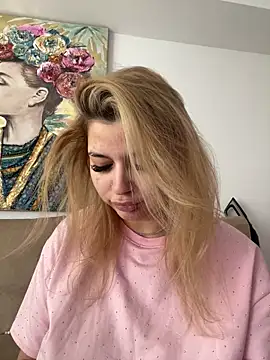 Snapshot of AllysonK chatting on 04.19.26 AllysonK online show from 04.19.26
