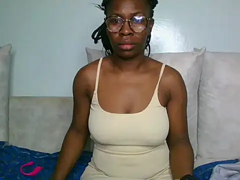 Snapshot of lisaa544 chatting on 09.22.25 lisaa544 online show from 09.22.25