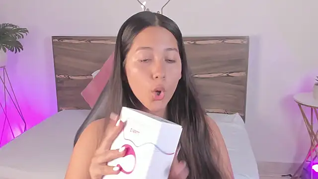 Snapshot of ivette_bocelly chatting on 03.04.25 ivette bocelly online show from 03.04.25