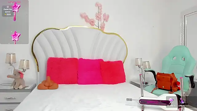 Snapshot of CahitlinBell chatting on 02.28.25 CahitlinBell online show from 02.28.25