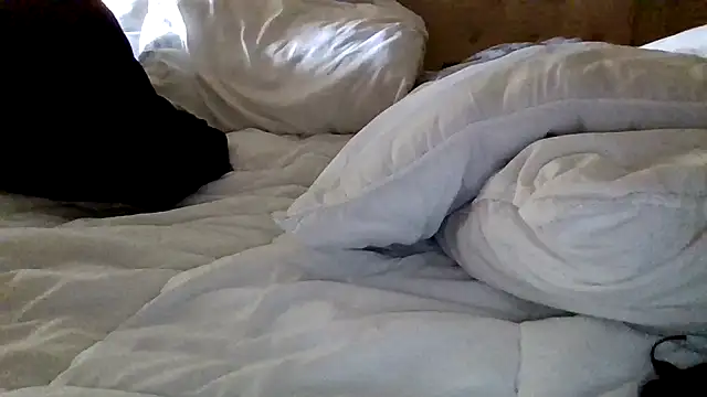 Snapshot of CaylenGee chatting on 01.16.26 CaylenGee online show from 01.16.26