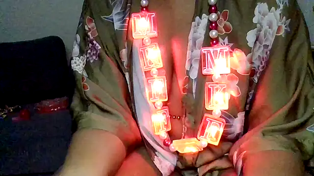 Snapshot of CaylenGee chatting on 02.16.26 CaylenGee online show from 02.16.26