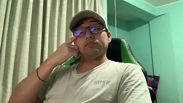 Snapshot of Allen_ibe chatting on 05.18.26 Allen ibe online show from 05.18.26