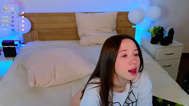 Hayle Hill online show from 02.24.25