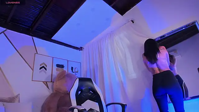 Snapshot of maye_wells chatting on 12.19.24 maye wells online show from 12.19.24