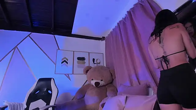 Snapshot of maye_wells chatting on 02.04.25 maye wells online show from 02.04.25